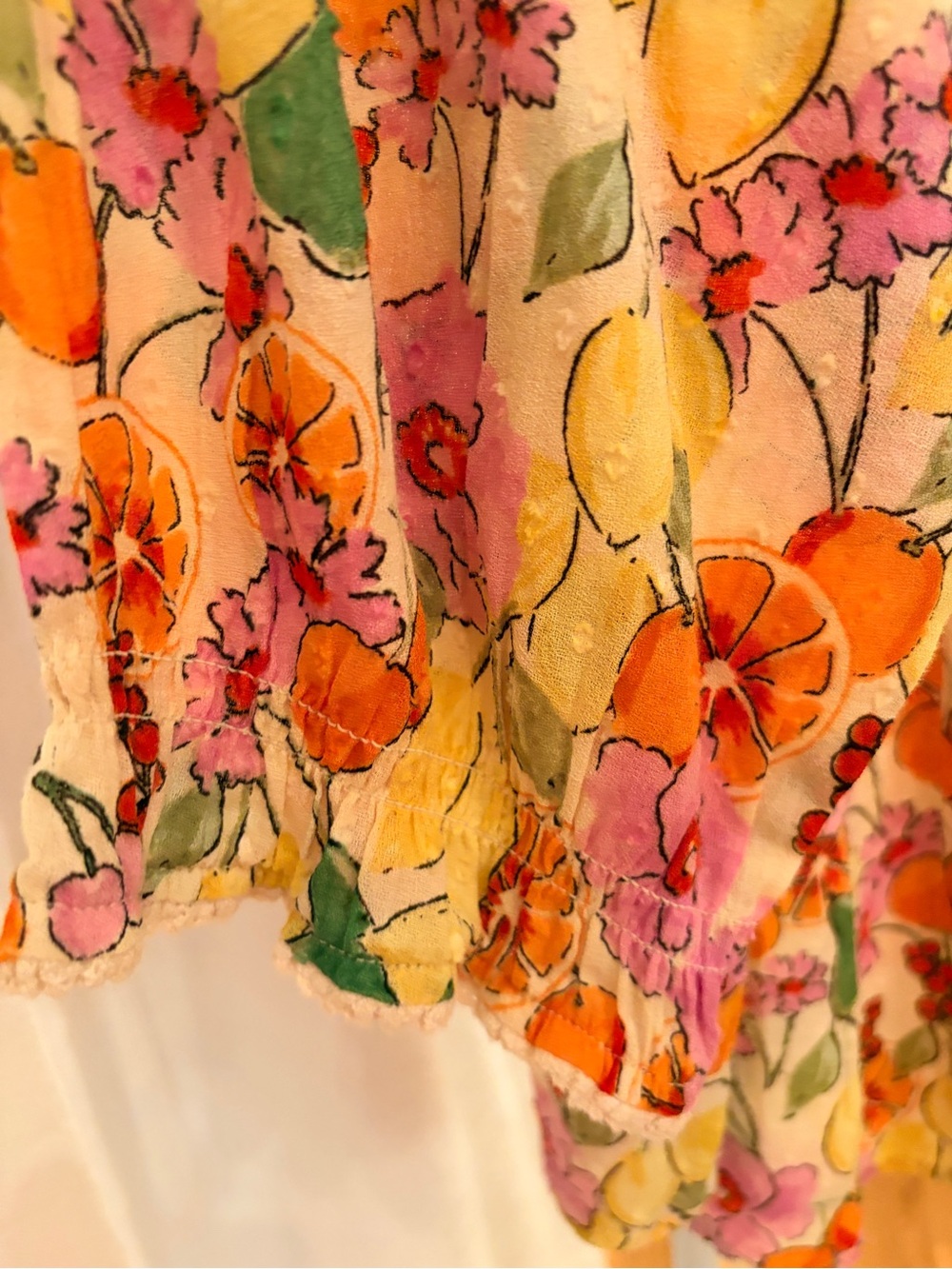 DEMOCRACY NEW WITHOUT TAGS Citrus and Floral Pintuck Blouse in MULTICOLOR SIZE L - Picture 3 of 9